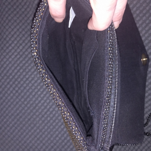 Black and Gold textured Purse with Rope Strap - Picture 3 of 5